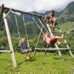 Kinder am Spielplatz